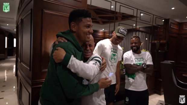 Atlético Nacional players surprise a passionate fan
